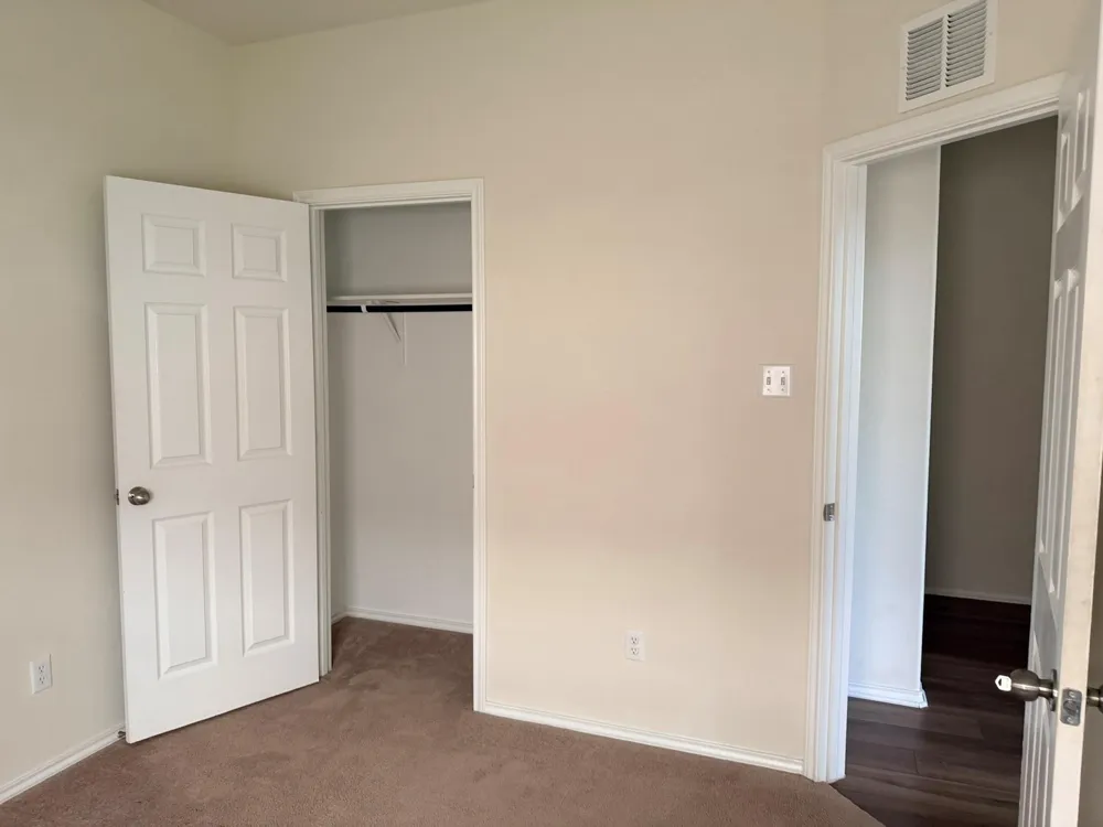 1829 T H Johnson Drive Taylor, TX 76574