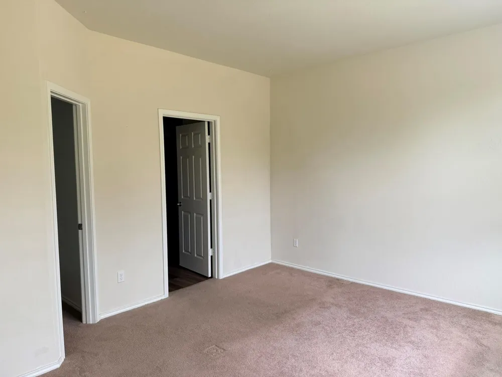 1829 T H Johnson Drive Taylor, TX 76574