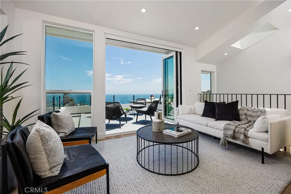 251 Highland Laguna Beach, CA 92651