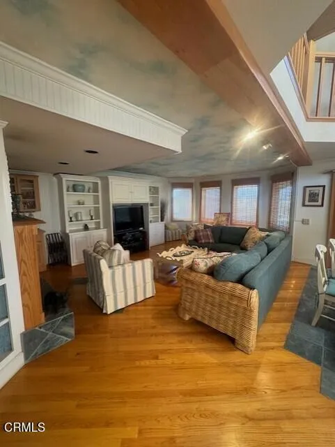 945 Sharon Lane Ventura, CA 93001