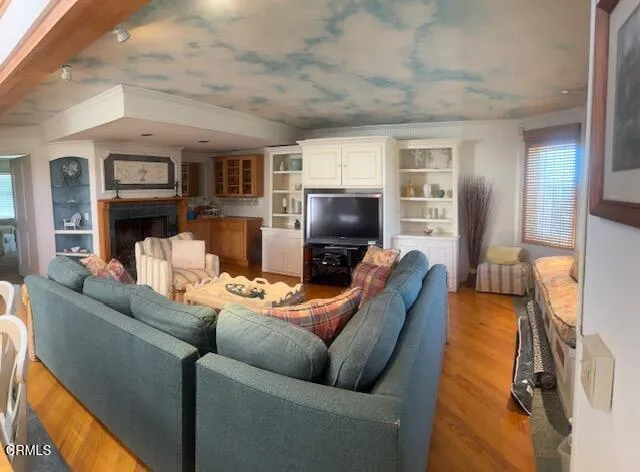 945 Sharon Lane Ventura, CA 93001