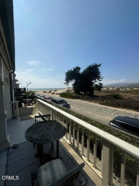 945 Sharon Lane Ventura, CA 93001