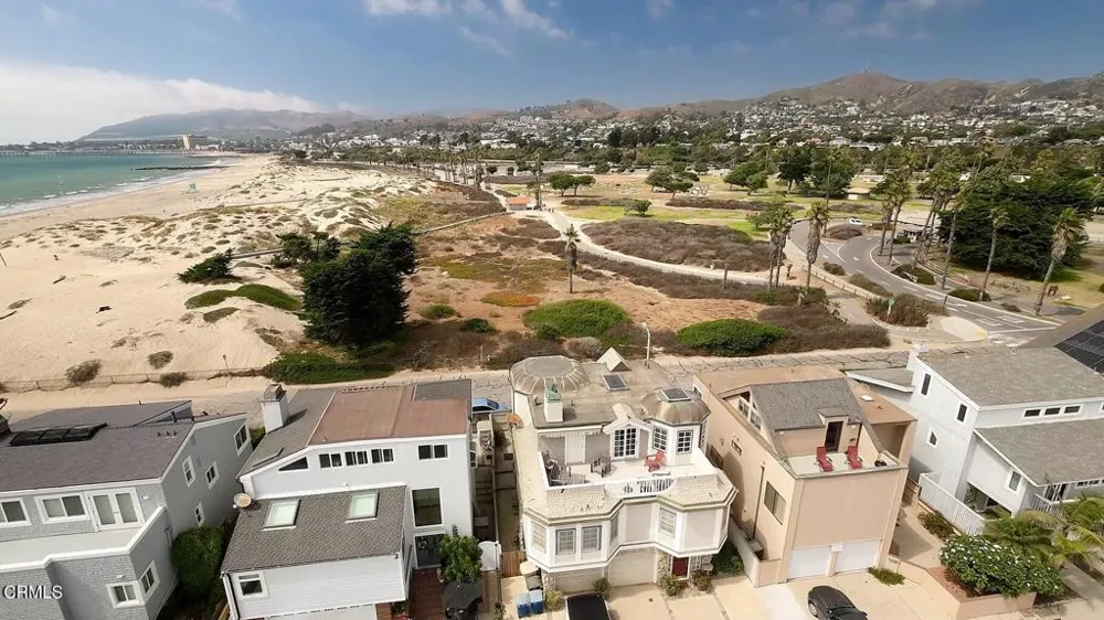 945 Sharon Lane Ventura, CA 93001