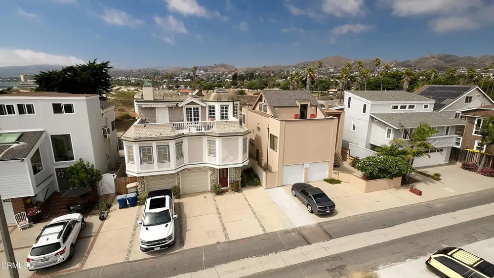 945 Sharon Lane Ventura, CA 93001