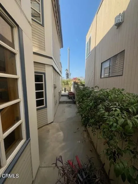 945 Sharon Lane Ventura, CA 93001