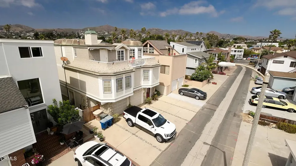 945 Sharon Lane Ventura, CA 93001