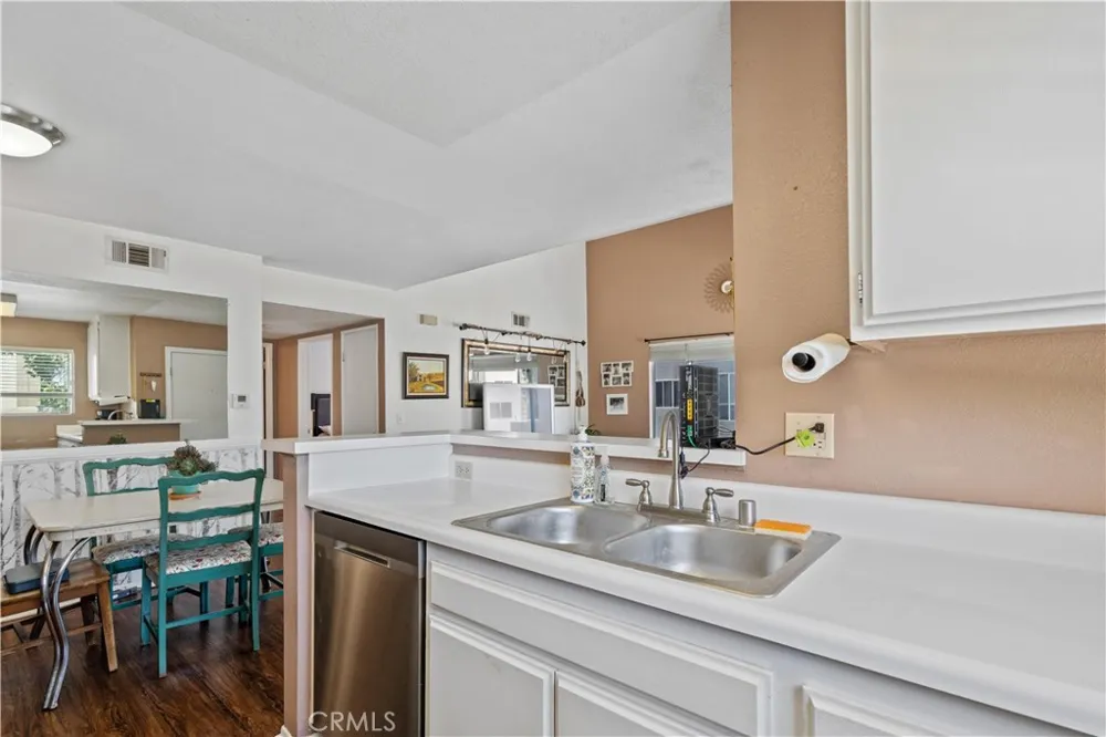 21305 Nandina Lane #201 Newhall, CA 91321