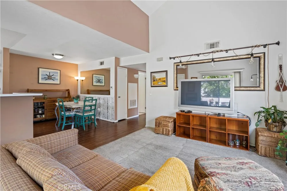 21305 Nandina Lane #201 Newhall, CA 91321