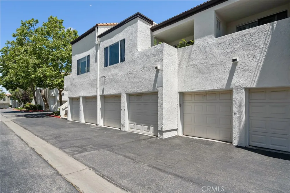 21305 Nandina Lane #201 Newhall, CA 91321