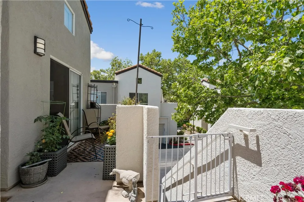 21305 Nandina Lane #201 Newhall, CA 91321