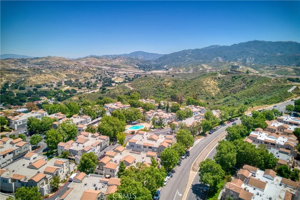 21305 Nandina Lane #201 Newhall, CA 91321