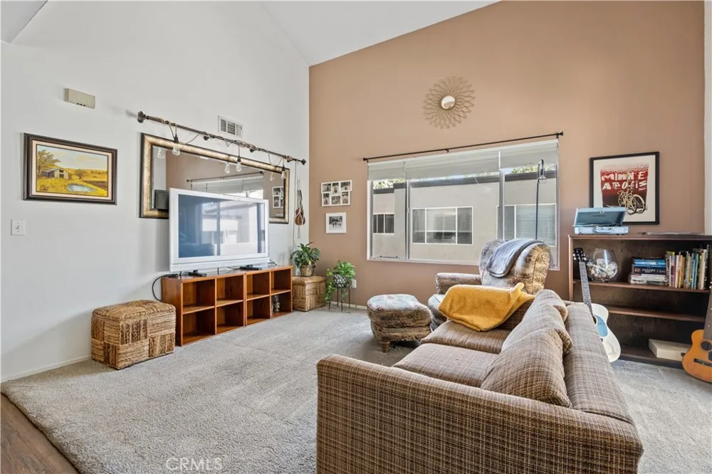 21305 Nandina Lane #201 Newhall, CA 91321