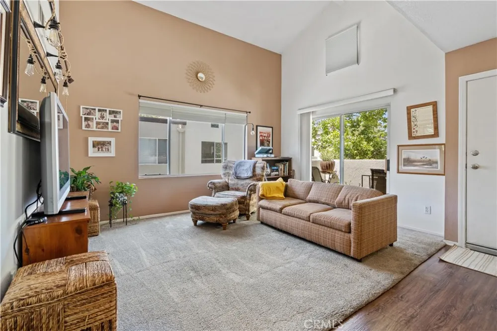 21305 Nandina Lane #201 Newhall, CA 91321
