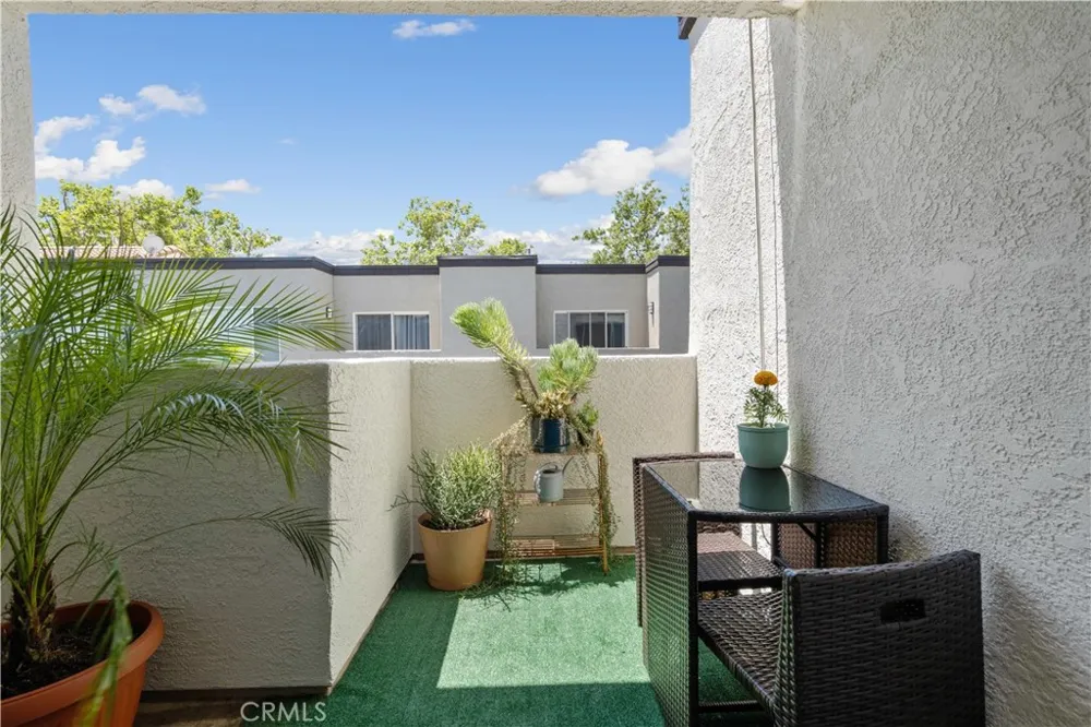 21305 Nandina Lane #201 Newhall, CA 91321