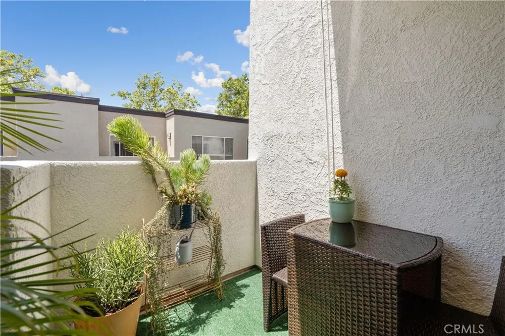 21305 Nandina Lane #201 Newhall, CA 91321