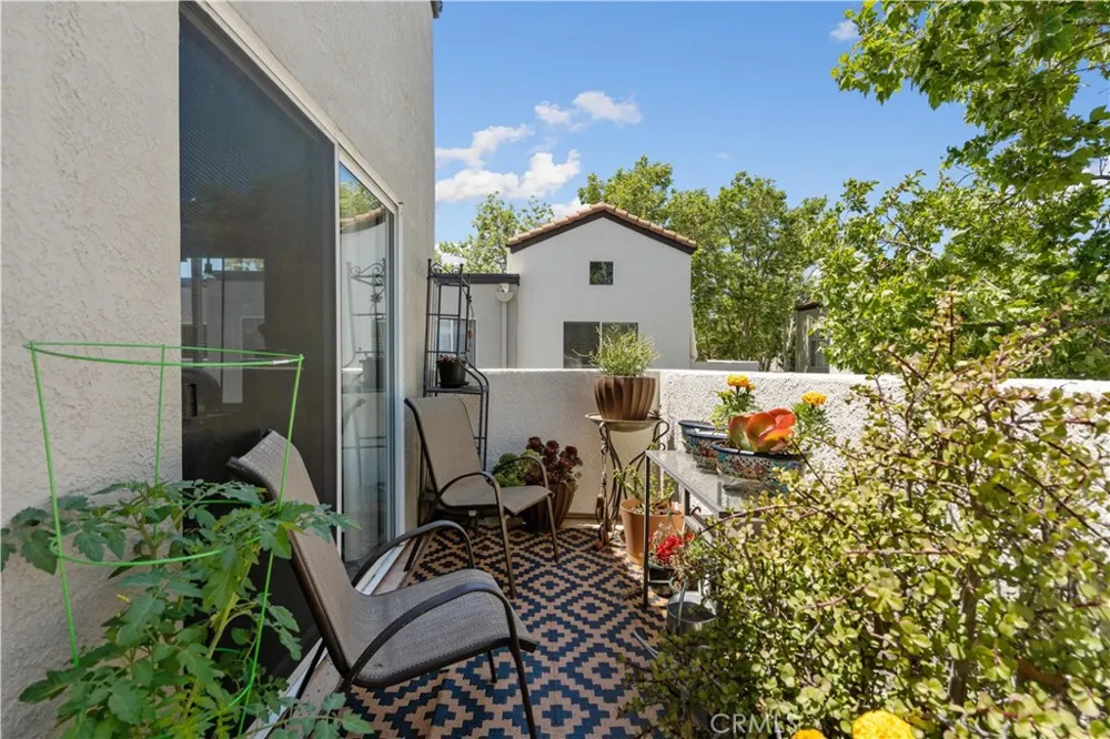 21305 Nandina Lane #201 Newhall, CA 91321