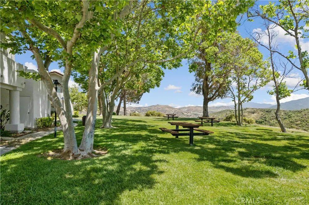 21305 Nandina Lane #201 Newhall, CA 91321
