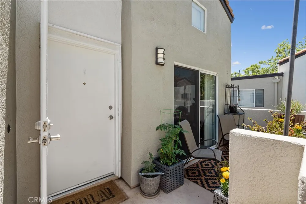 21305 Nandina Lane #201 Newhall, CA 91321