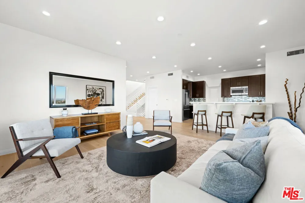 11725 Laurelwood Drive Studio City, CA 91604