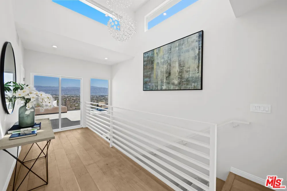 11725 Laurelwood Drive Studio City, CA 91604