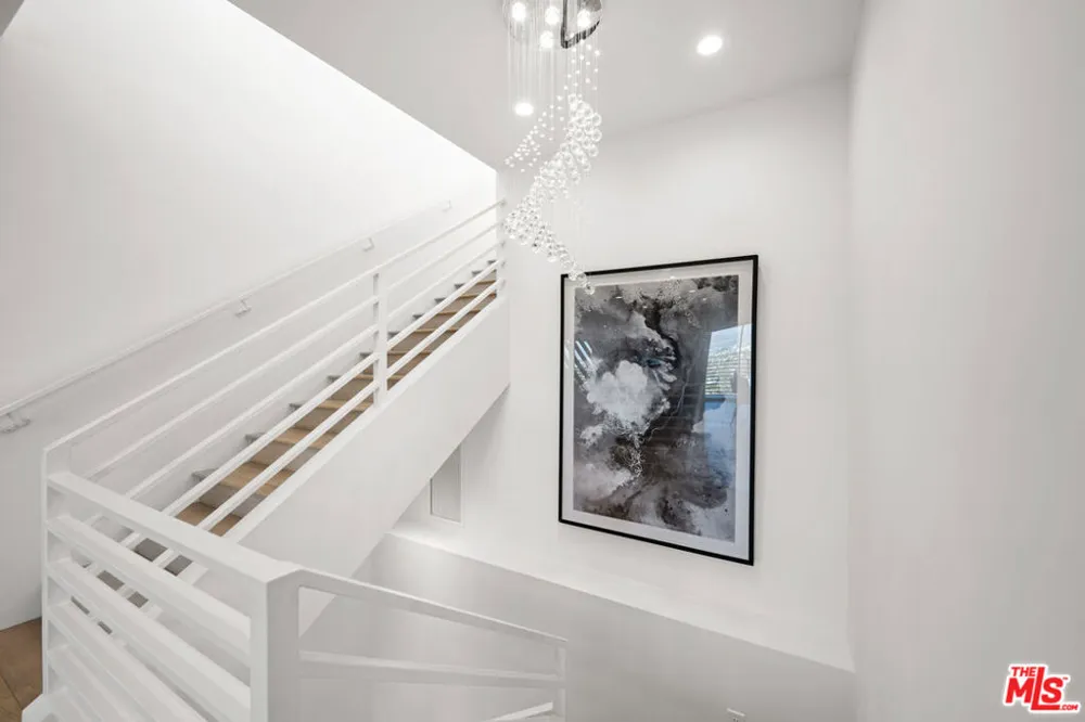 11725 Laurelwood Drive Studio City, CA 91604