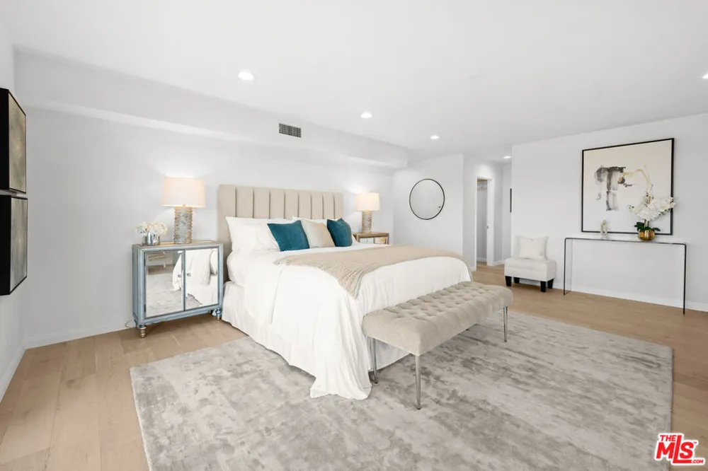11725 Laurelwood Drive Studio City, CA 91604