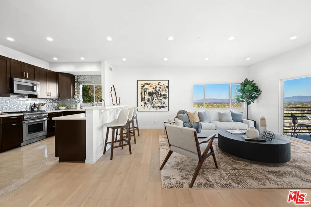 11725 Laurelwood Drive Studio City, CA 91604