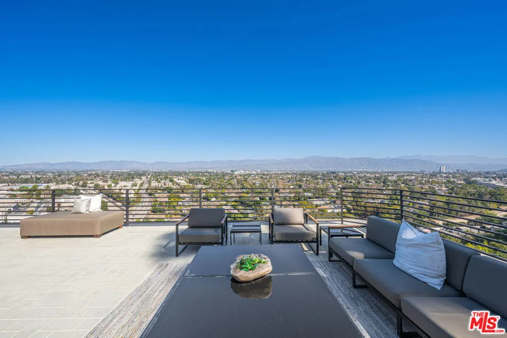 11725 Laurelwood Drive Studio City, CA 91604