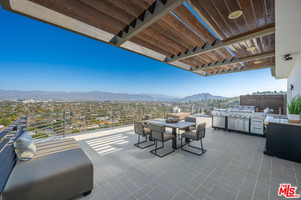 11725 Laurelwood Drive Studio City, CA 91604