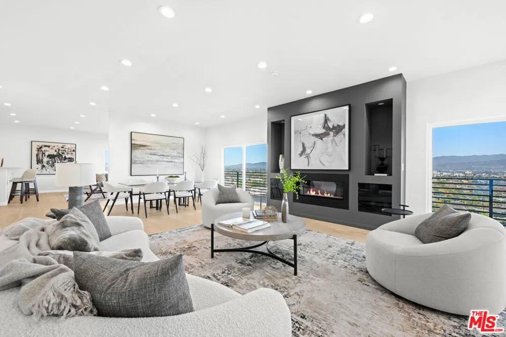 11725 Laurelwood Drive Studio City, CA 91604