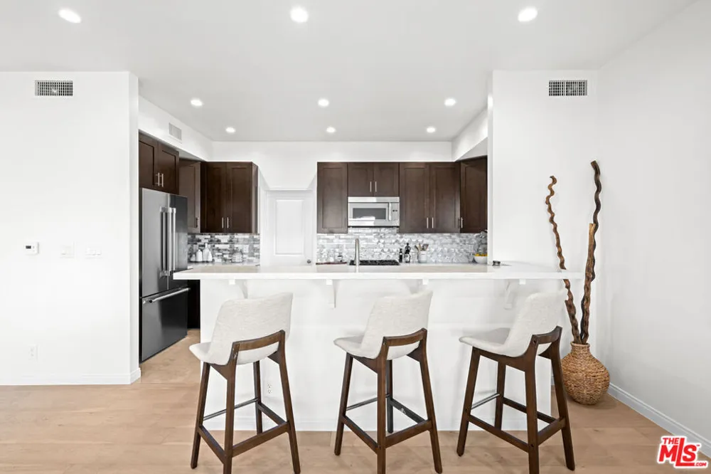11725 Laurelwood Drive Studio City, CA 91604