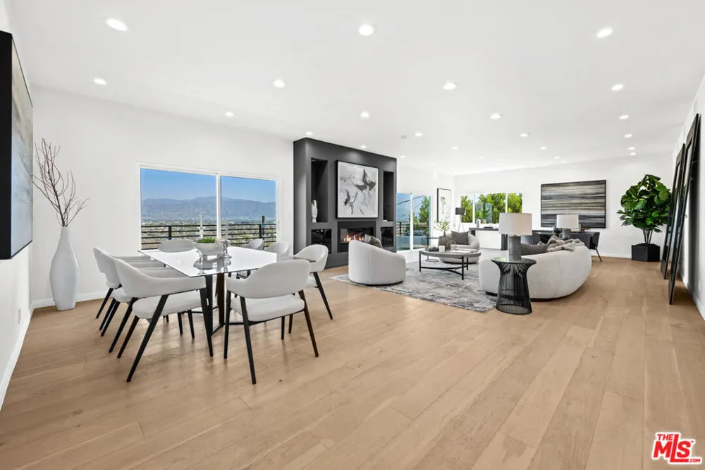 11725 Laurelwood Drive Studio City, CA 91604