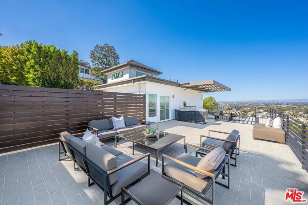11725 Laurelwood Drive Studio City, CA 91604