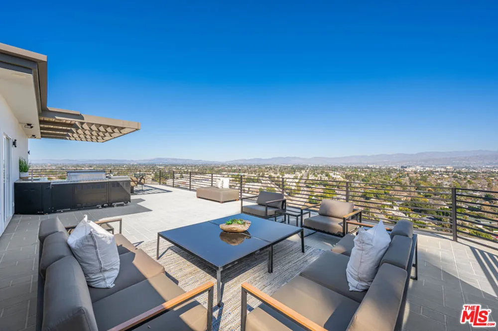 11725 Laurelwood Drive Studio City, CA 91604