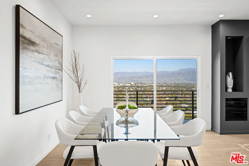 11725 Laurelwood Drive Studio City, CA 91604