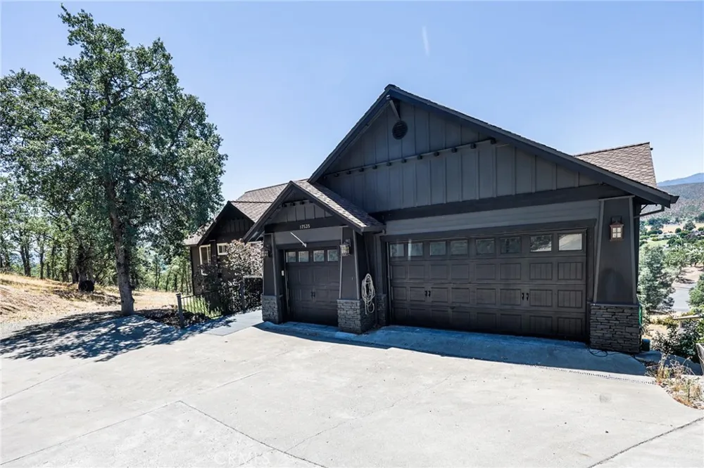 17535 Meadow View Hidden Valley Lake, CA 95467
