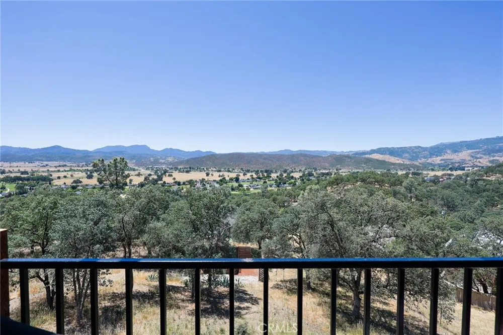 17535 Meadow View Hidden Valley Lake, CA 95467