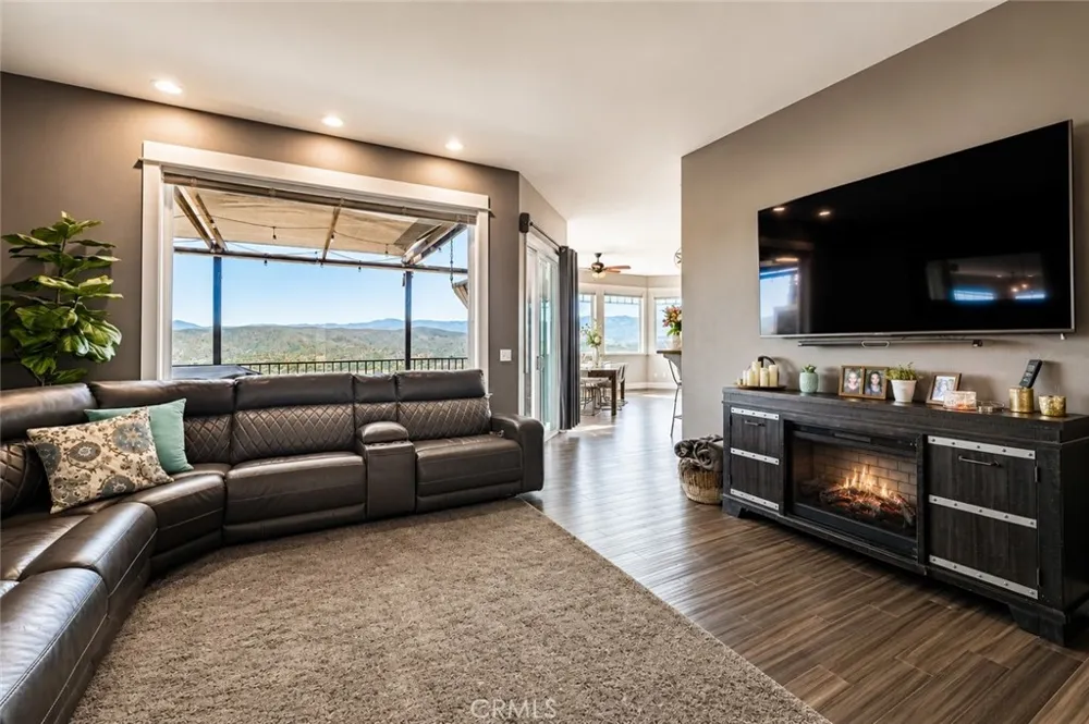 17535 Meadow View Hidden Valley Lake, CA 95467