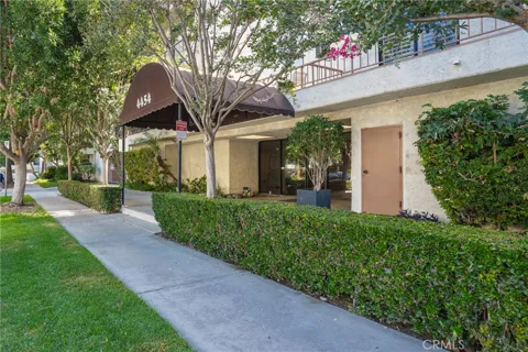 4454 Ventura Canyon #105