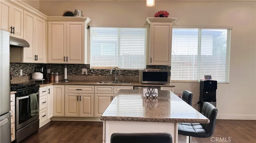 756 S 8th Colton, CA 92324