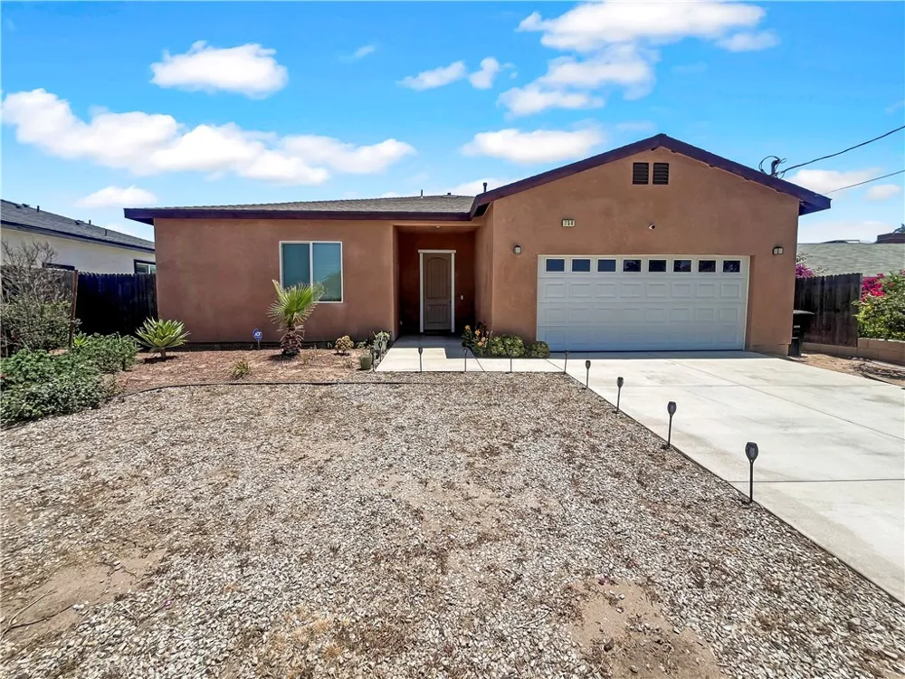 756 S 8th Colton, CA 92324