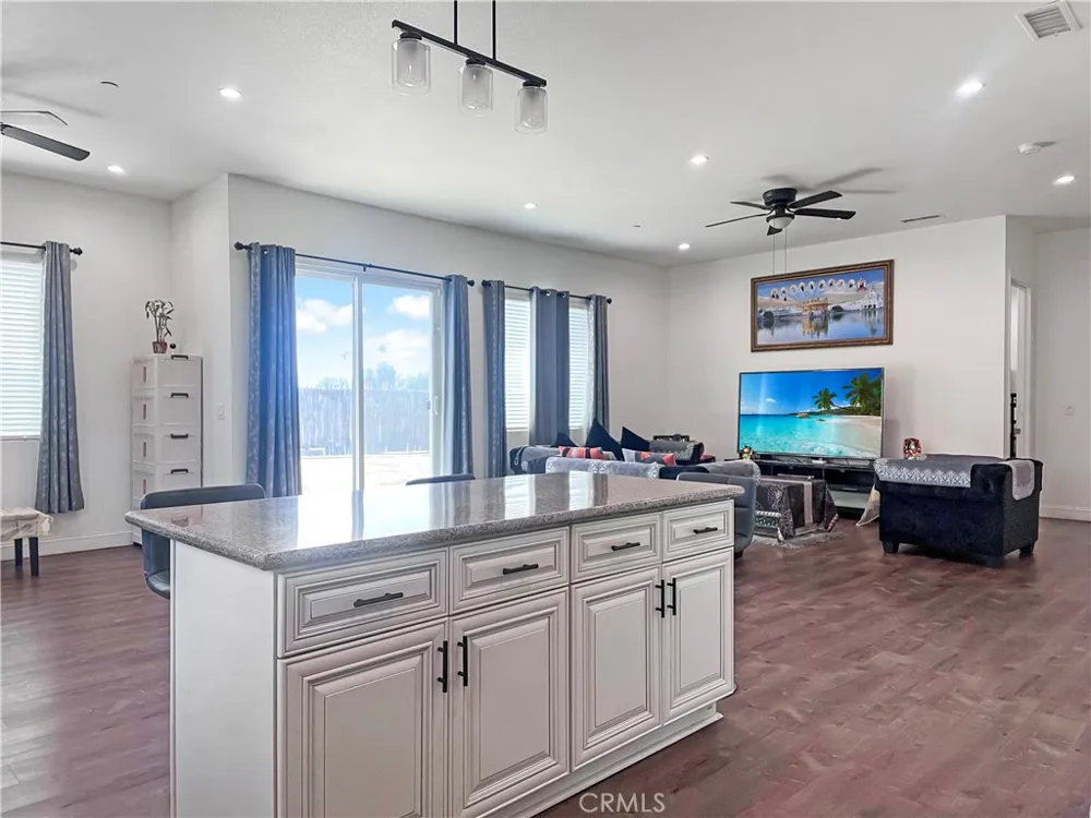 756 S 8th Colton, CA 92324