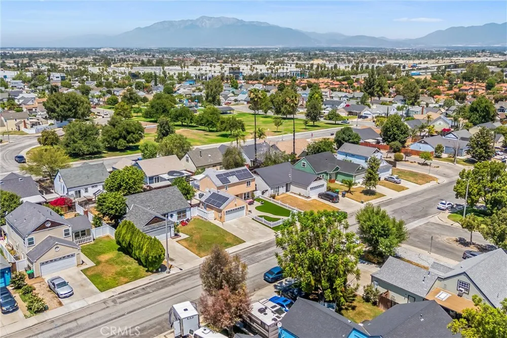 1001 Oak Glen Colton, CA 92324