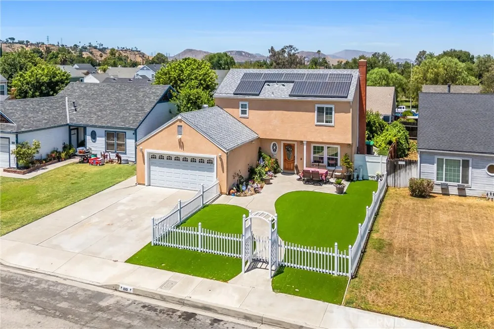 1001 Oak Glen Colton, CA 92324