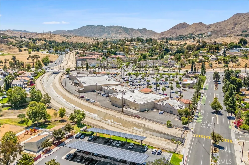1001 Oak Glen Colton, CA 92324