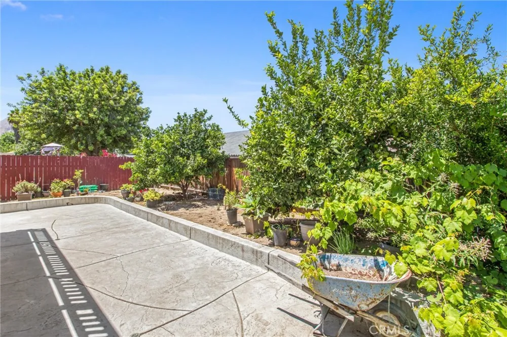 1001 Oak Glen Colton, CA 92324