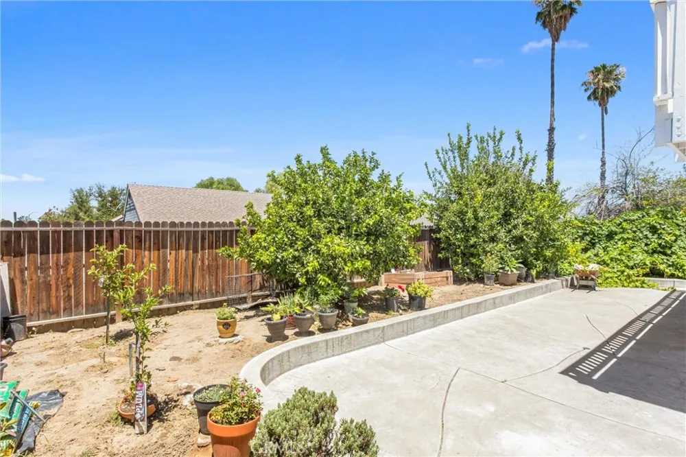 1001 Oak Glen Colton, CA 92324