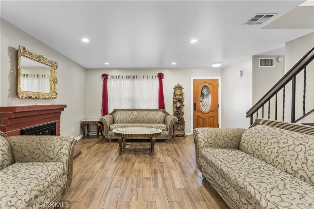 1001 Oak Glen Colton, CA 92324
