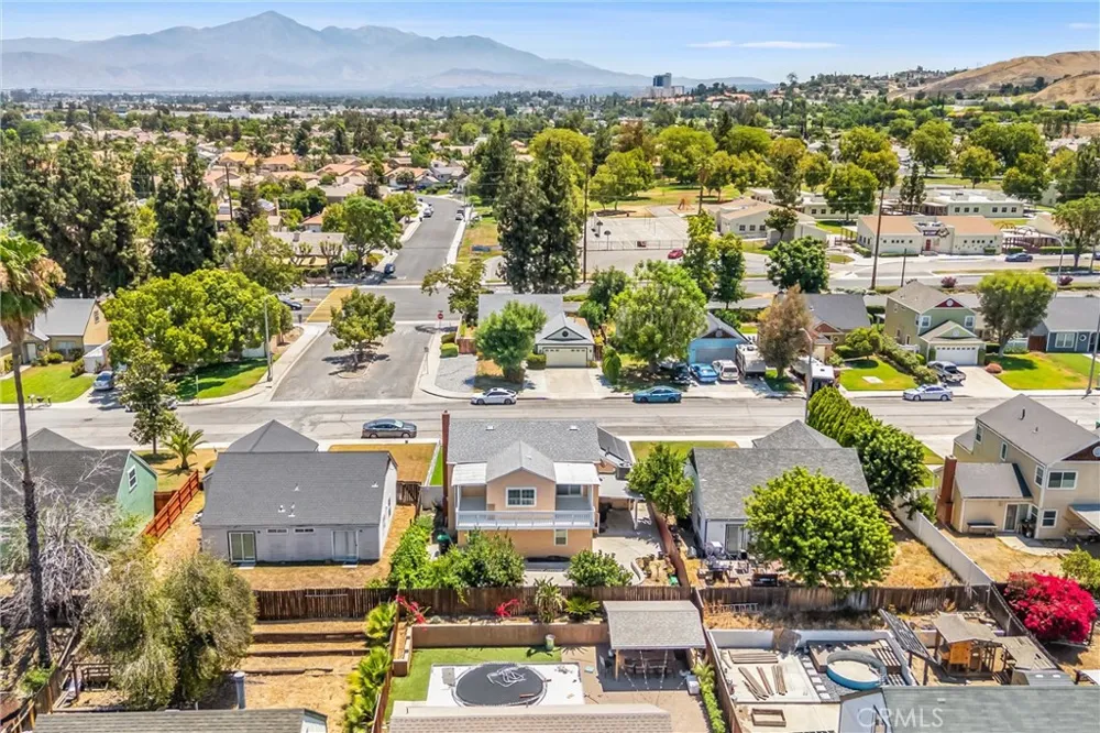 1001 Oak Glen Colton, CA 92324