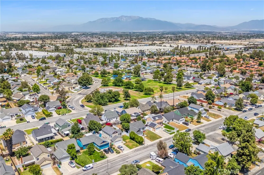 1001 Oak Glen Colton, CA 92324